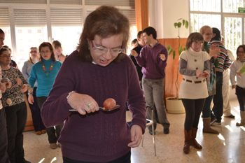 Momento de juegos con los huevos de Pascua.